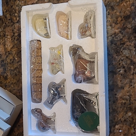 Department 56 Farm Animals set of 8 - Picture 2 of 3